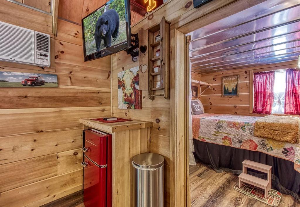 The Tiny Barn, 1089 Free Tickets Each Paid Day, Dollywood And More Sevierville Kültér fotó