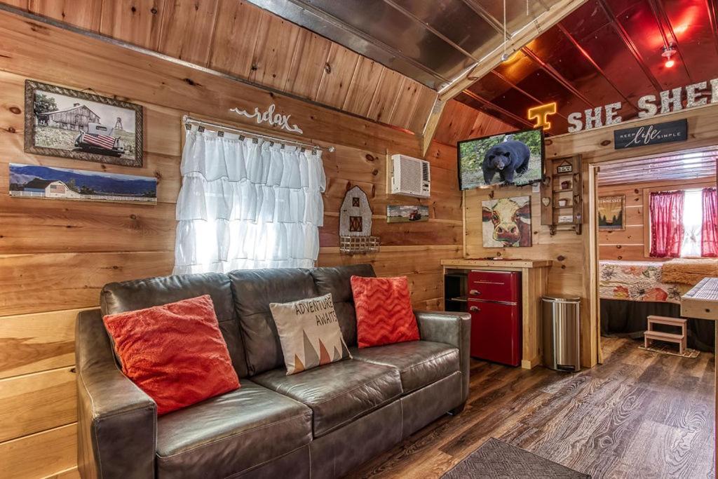 The Tiny Barn, 1089 Free Tickets Each Paid Day, Dollywood And More Sevierville Kültér fotó