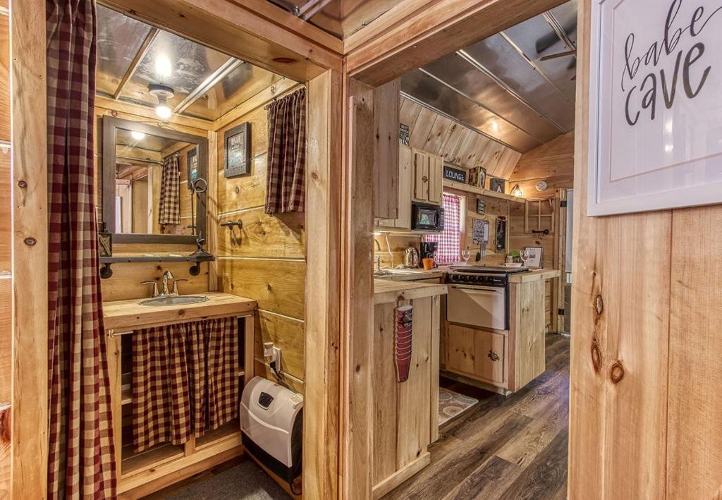 The Tiny Barn, 1089 Free Tickets Each Paid Day, Dollywood And More Sevierville Kültér fotó